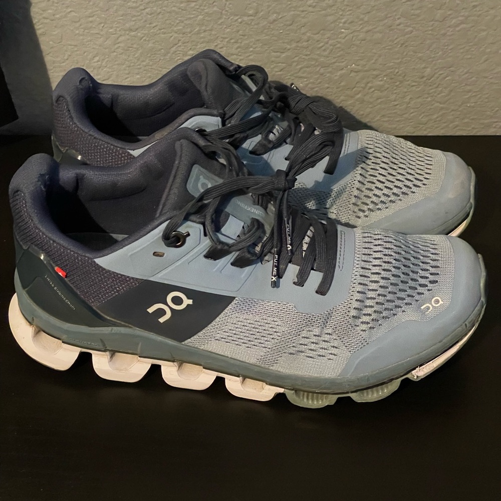 On Cloud Women shoes
